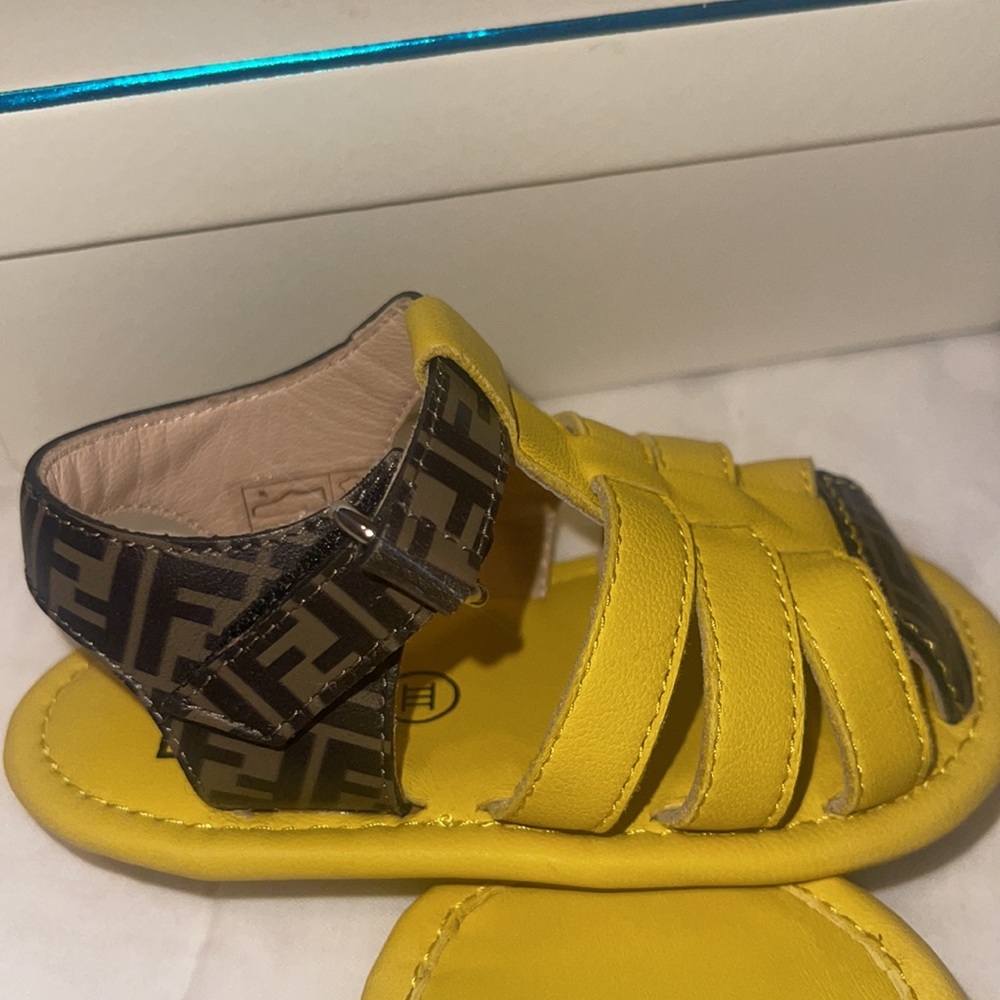 Fendi Pelle Zucca Baby Sandals (Size III) - Picture 5 of 8